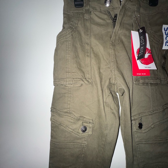Women’s Cargo Pants - Picture 3 of 3
